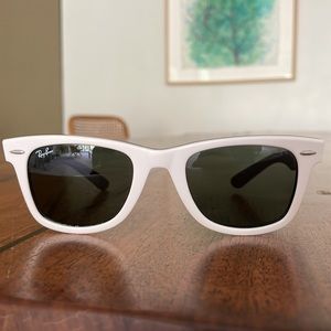 Ray-Ban Iconic Wayfarer RB2140 956. 50mm. White & Black frame.